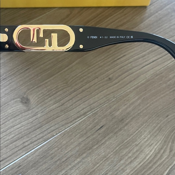 Fendi “ O Lock “Stylish Black Sunglasses for Women 💯Authentic - Picture 6 of 10